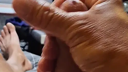 Ateşli adam tek başına mastürbasyon - ev yapımı, gerçek amatör, yakın çekim bakış açısı