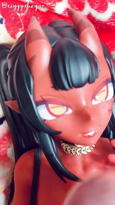 Meruccubus ıslak günahını amını siktiriyor ve yüzü sırlı 65 cm silikon seks iblisi succubus bebek