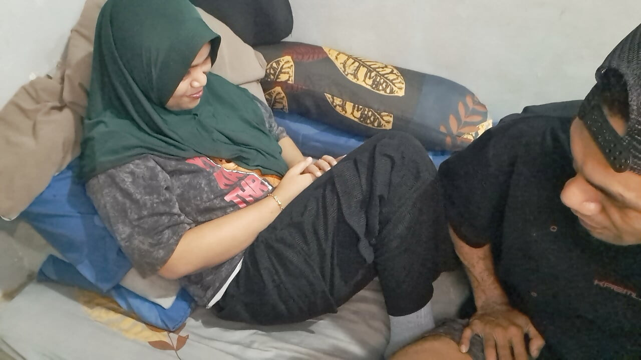 Aunt in law Hijab Stayed One Night at My House.