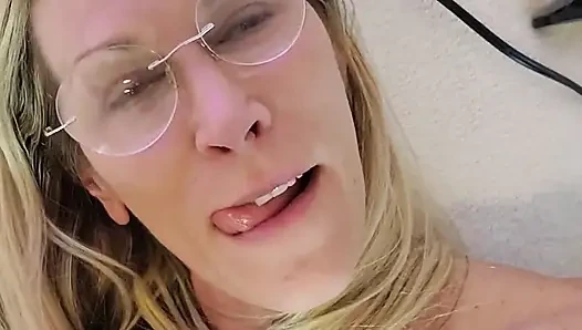 Gerçek ateşli evli kadın Jess Ryan anal eğitim!