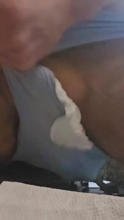 情感时刻从 "穿着内裤骑乘lovense玩具的高潮"