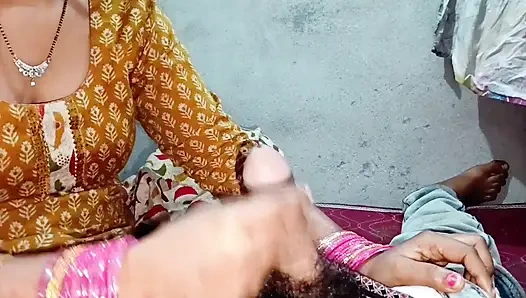 Bhabhi lutscht großen schwanz und versucht hardcore-analsex doggystyle-position