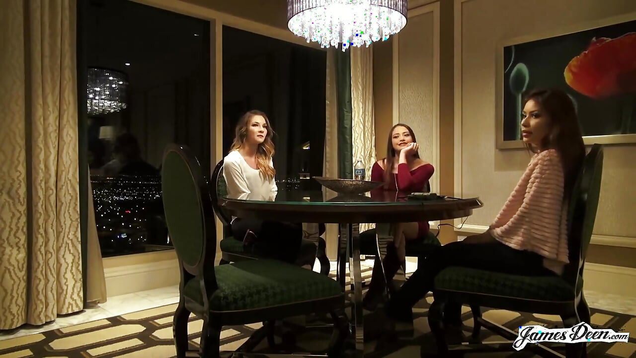 Avi Love, Bambi, Sami Parker in un'azione di gangbang al contrario con James Deen