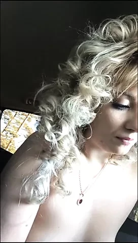 Russian bitch has fun with her working hole in the car