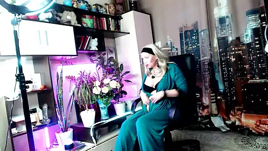 Aimee Горячая милфа: Безумное трение ее похотливого клитора и дикая скачка на дилдо...