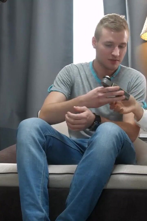 Brünettes teen jessica bekommt sperma auf ihre brille