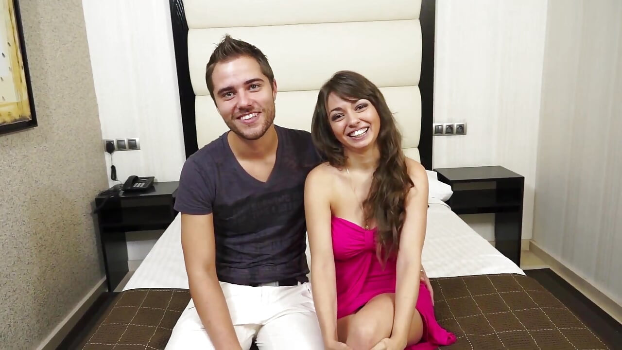 在镜头前狠狠地操她