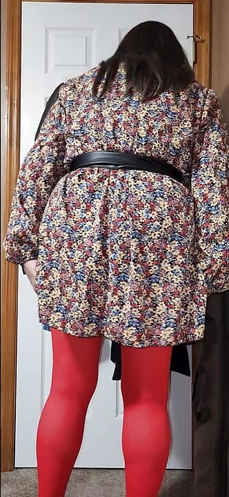 Cd tease, masturbate and cum on my pantyhose and dress.