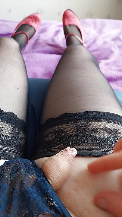 多重娘娘腔高潮，屁股塞住光滑陰蒂