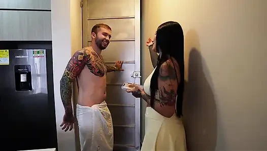 Я Иду К Соседу, Чтобы Попросить У Него Интернет, И В Итоге Мы Занимаемся Сексом После Того, Как Проиграем Виртуальную Встречу