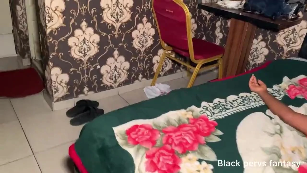 Üçlü öğretmen yerel otelde iki öğrencisi tarafından sikiliyor