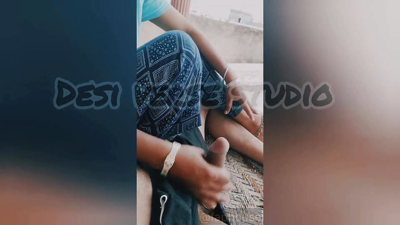 Desi Bhabhi's wild sega con mani calde e tette completamente esposte, perderai il controllo non appena li vedi!