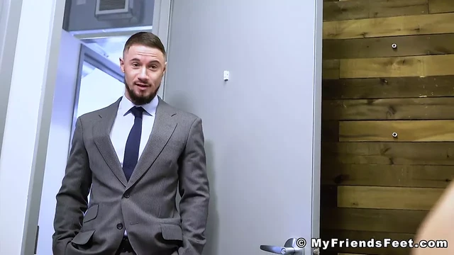 Muscular hunk Skyy Knox foot worshiped by his buddy in suit