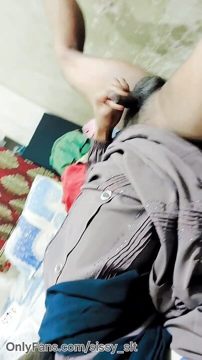 Hijabi muslim kinner hijda try to masturbate impotent penis