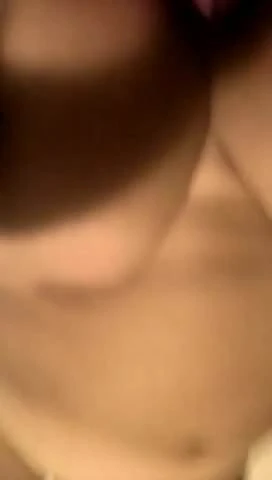 Lei si tocca con maschera xx