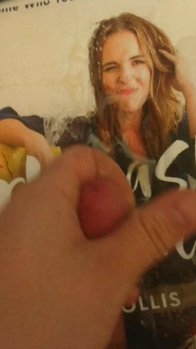 雷切尔霍利斯射精致敬