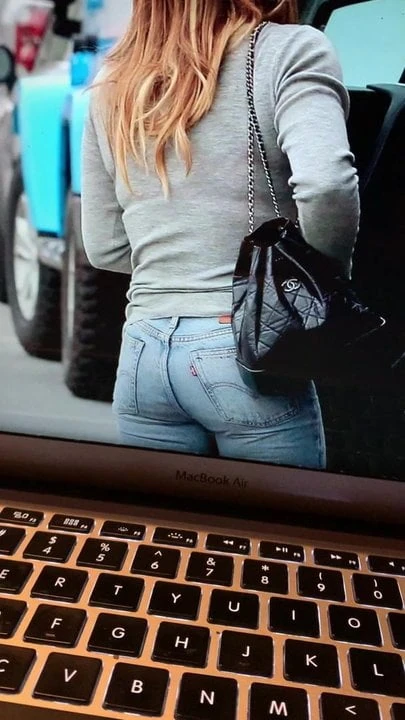 Hilary Duff Watch