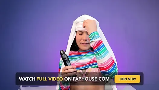 Islak çoraplı külotlu dildo