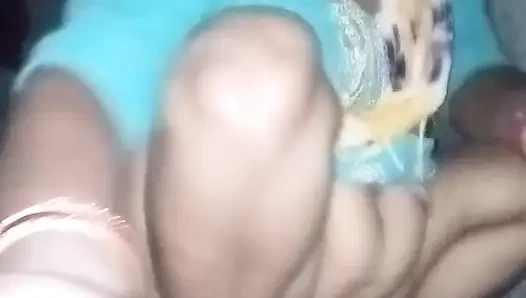 Uncle ne aunty ko aisa choda aunty ki chut me khoon nikal gya