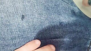 Xixi desespero em meus jeans, eu mijo em todos os lugares