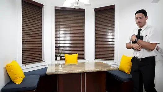 Zoey Foxx показывает мормонской парням священный урок