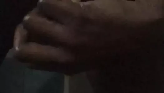 J'adore utiliser mon gode dans mon cul