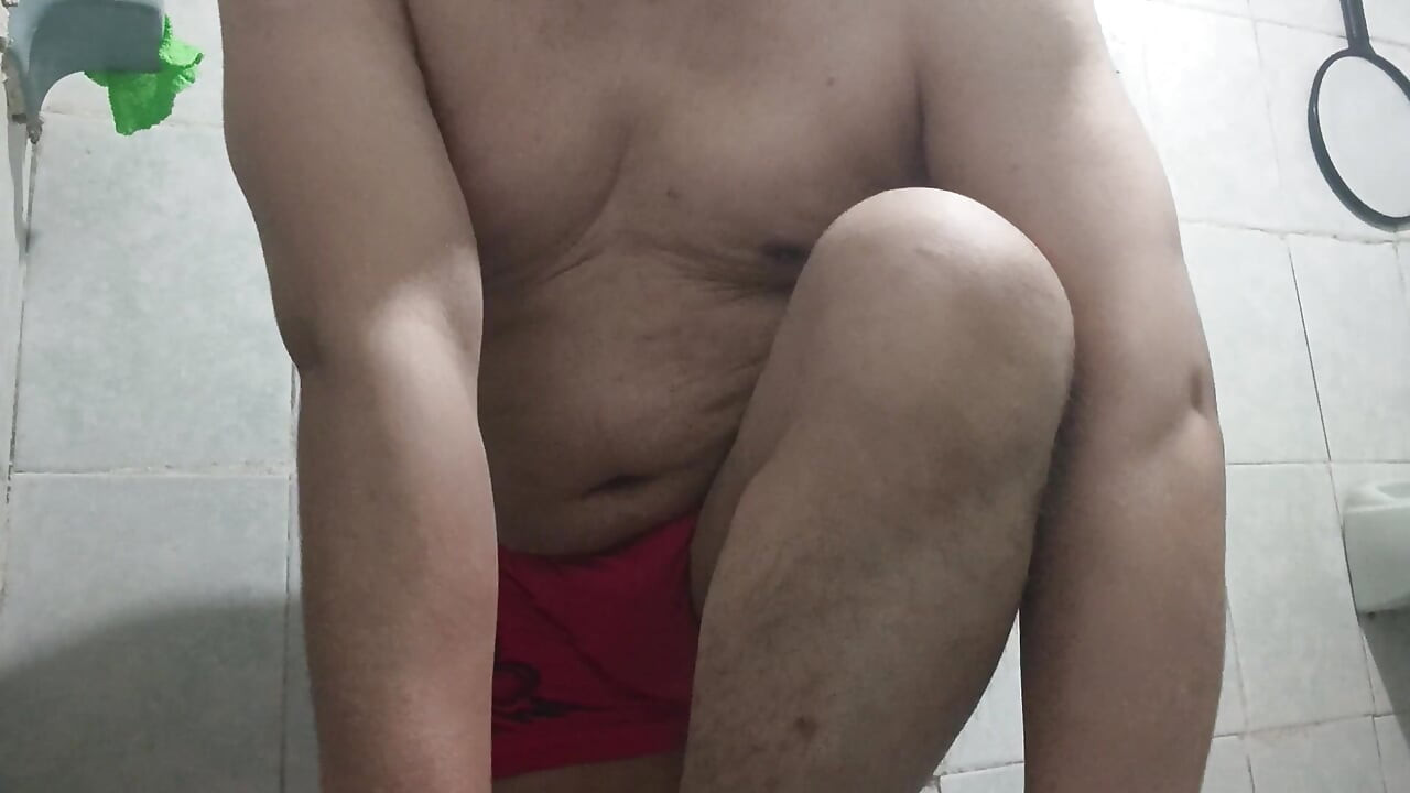Watch me finish showering and cleaning my dick.
