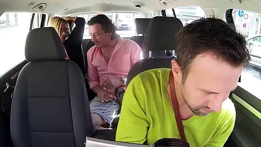 Memek tante seksi dengan toket besar dientot habis-habisan