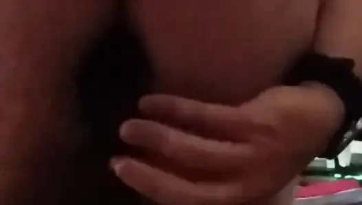 Sihirli bir değnek kullanıyorum, mastürbasyon yapıyorum ve yakın planda boşalıyorum