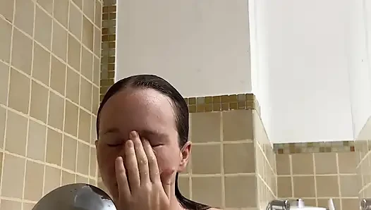 Teen with Hot Sagging Tits