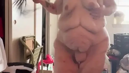 Сквиртует днями