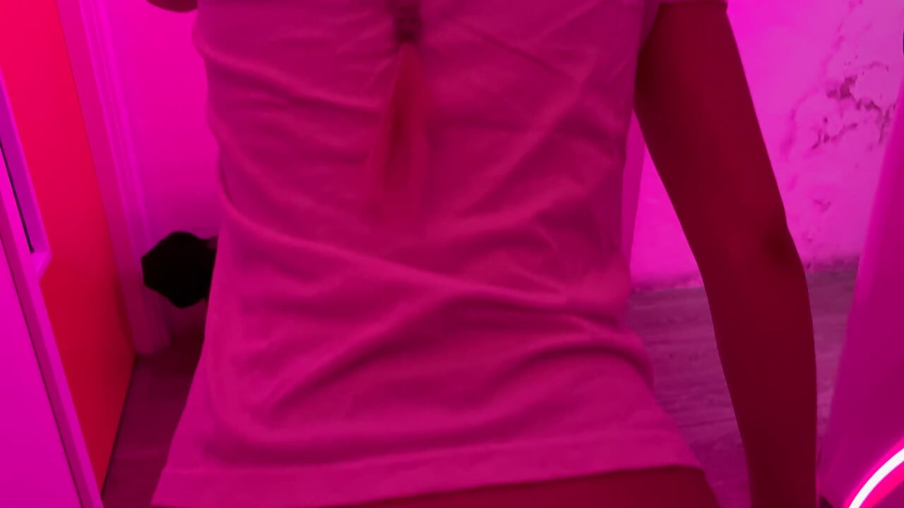 Cuplu se fute tare în cabina publică de bronzare cu solar - sex riscant în public cu oameni din jur VIDEO COMPLET