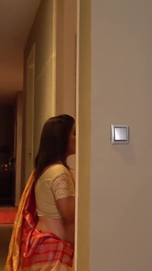 Chachi Amma ne Bete ka lund choos ke apni chut chudwa li | Clip 2