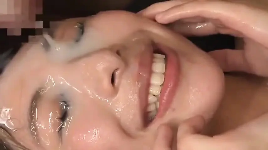 熟女诱惑释放. 无尽的线条落在她等待的脸上