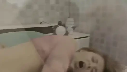 Sicak Kiz Penisini Emiyor Ve Islak Vajinasini Aliyor