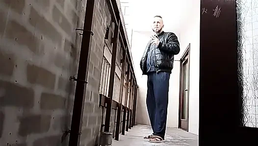 Meniduri Tetangga Di Pendaratan