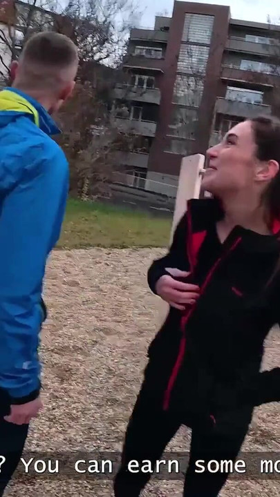 HUNT4K. Pocepana je helanke i pušila strančev kurac pred njenim dečkom za nove | Klip 1