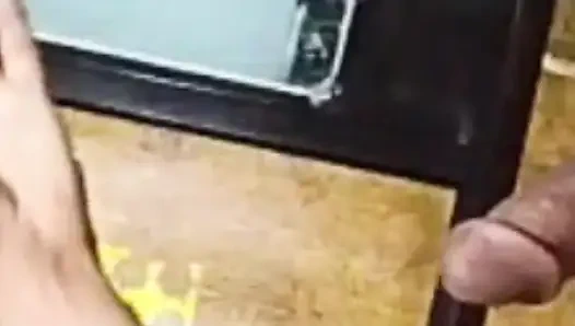 Индийскую дези бхабхи хардкорно трахают как машина с большим хуем