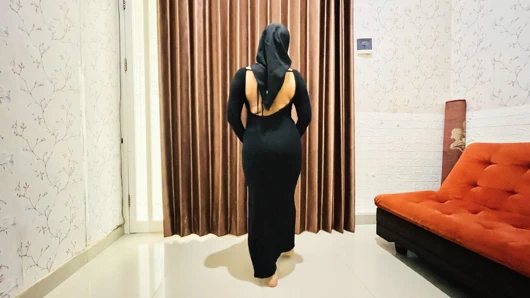 Ibu tiri kepergok sedang birahi saat ayah pergi kerja,lalu kugantikan untuk memuaskan hasrat birahinya berujung crot didalam