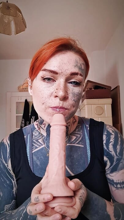 Blowjob on a Realistic Dildo