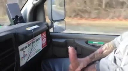 Таксист Дрочит В Машине Таксист Дрочит В Машине