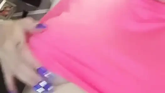 Güzel orgazm gibi tamamen ıslak bitirmek ve yorum!