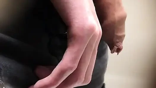 Beni dikizleyip aşırı bir tuvalet deliğinde mastürbasyon yapıyor! Kadın kılıklının fahişesi