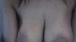 Menina na webcam com peitos incríveis