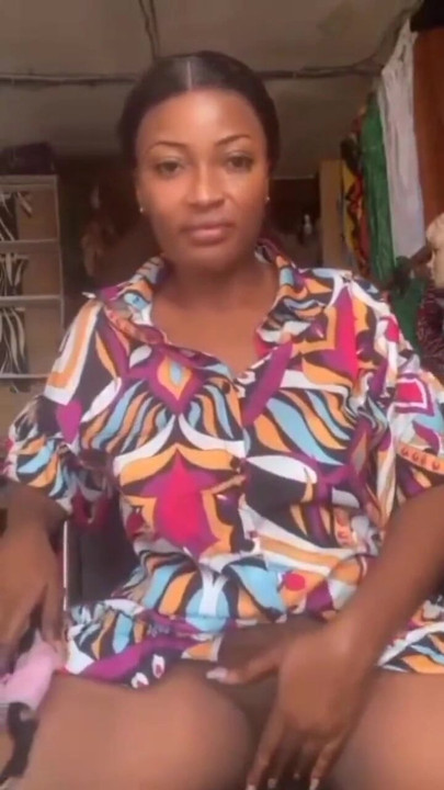 가게에서 자위하는 발정난 엄마, 공개 마스터비 슈가 마마 | 클립 1