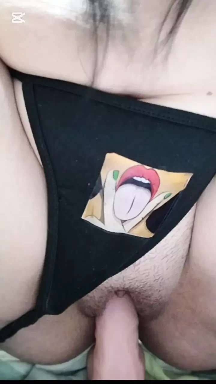 Paisa arrecha masturbates
