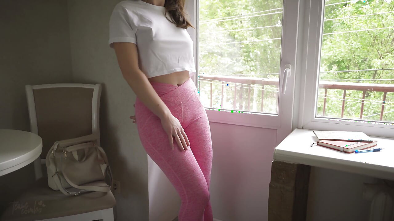 Naughty Stepsis Shows off Big Cameltoe Pussy in Yoga Pants