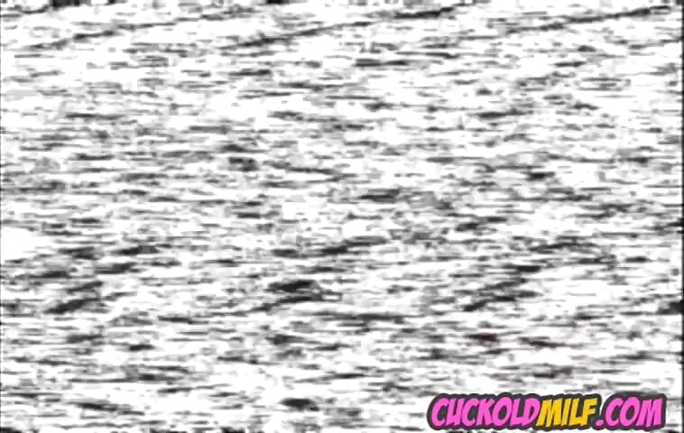 Kocasını büyük zenci yarağı ile aldatan orta yaşlı seksi kadın ve kadın kılıklı kocası