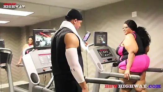 VOLLBUSIGE EBENHOLZ-BBW NIMMT HARTEN SCHWANZ