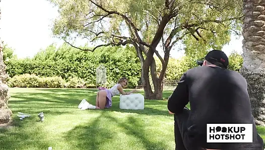 BTS - Jesse Pony позирует почти обнаженной на уличной фотосессии!